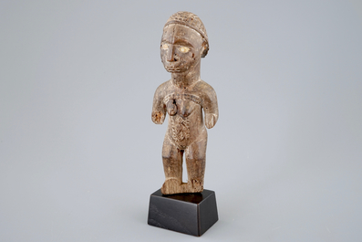 Een Afrikaans houten beeld, Bembe, Congo, 19/20e eeuw