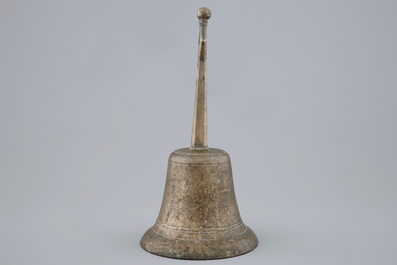 A tall bronze table bell with stylised handle, 16/17th C.