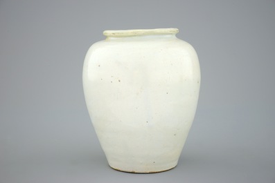 Een zeldzame kleine Delftse tabakspot, 18e eeuw