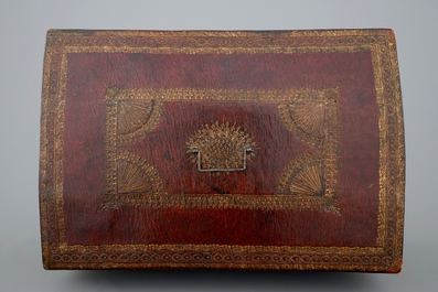 Een fraai met verguld marocain leder bekleed koffertje, Frans, 18e eeuw