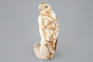 Un mod&egrave;le d'un aigle en marbre sculpt&eacute;, 1&egrave;re moiti&eacute; du 20&egrave;me