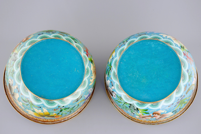 A pair of Chinese cloisonne fish bowls, 19/20th C.