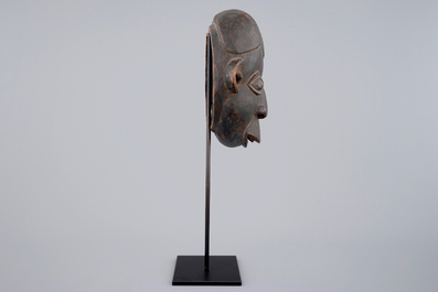 Un masque africain en bois sculpt&eacute;, Bamoun, Cameroun