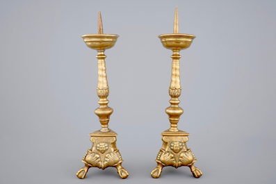 A pair of bronze pricket candlesticks, 17/18th C.