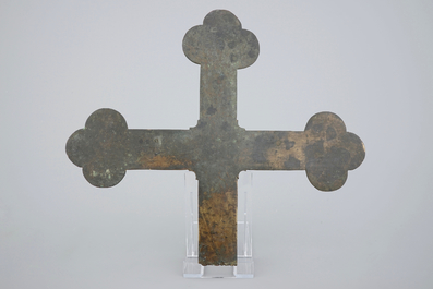 Une croix de procession en bronze, 15&egrave;me