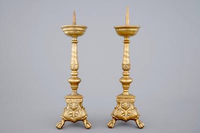 A pair of bronze pricket candlesticks, 17/18th C.