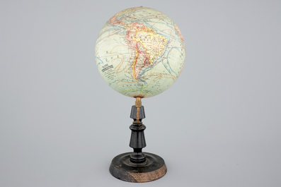 Un globe terrestre sur pied en bois, &eacute;diteur Forest, Paris, vers 1925
