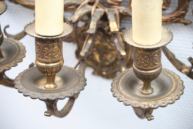 A pair of gilt bronze wall sconces with mirrors, France, 19e eeuw