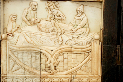 Un grand triptyque en ivoire avec sc&egrave;nes de la vie du Christ 19&egrave;me