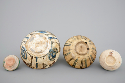 Twee Syrische Raqqa kannetjes en twee Mamloek kommetjes, 13/14e eeuw