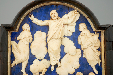 Een grote neo-gotieke ivoren triptiek met sc&egrave;nes uit het leven van Christus, 19e eeuw