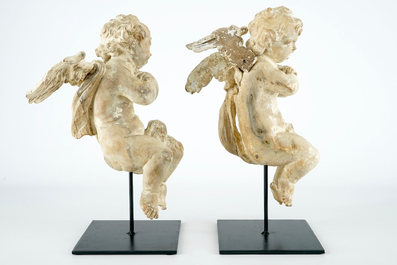 A pair of baroque carved wood putti on stand, 17th C.