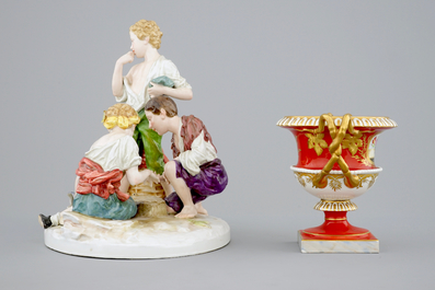 Een groep in Capodimonte porselein en een kleine coupe in Brussels porselein, 19/20e eeuw