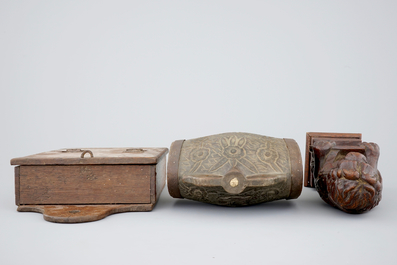 Various wood objects: a lion of Bruges, a butter mold, a cookie mold, a school bag and a wine jug, 18/20th C.