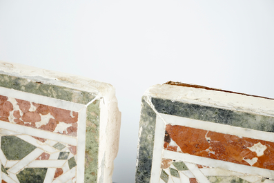 Une paire de panneaux g&eacute;om&eacute;triques en marbres polychromes, Egypte, 15/17&egrave;me