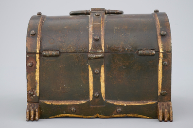 A parcel-gilt cast iron casket, 16/17th C.