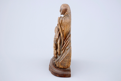 Un fragment de retable en bois sculpt&eacute; d'une Pi&eacute;ta, prob. Flandres, 16&egrave;me