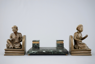 An art deco green marble inkwell and a pair of figurative book ends, 20th C.