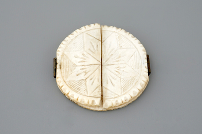 A round ivory triptych, prob. Dieppe, 19th C.