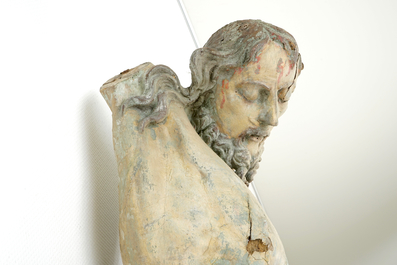 Un grand Christ en bois sculpt&eacute;, Flandres, 14/15&egrave;me