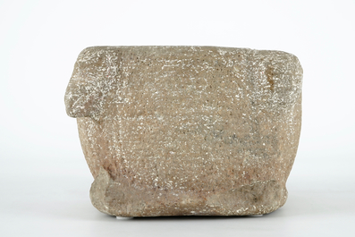 Een stenen vijzel, 13/14e eeuw
