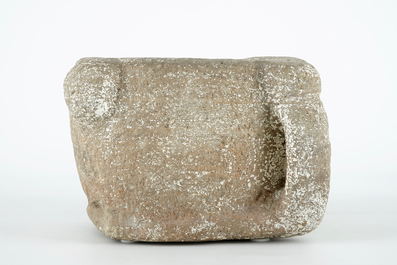 Een stenen vijzel, 13/14e eeuw