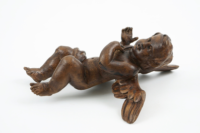 A patinated carved wood angel, 18/19th C.