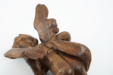 Un ange en bois sculpt&eacute; et patin&eacute;, 18/19&egrave;me