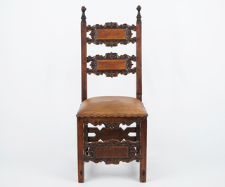 Une chaise italienne en bois sculpt&eacute;, 17&egrave;me, et deux fauteuils tardives