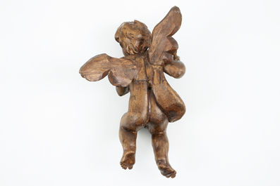 A patinated carved wood angel, 18/19th C.