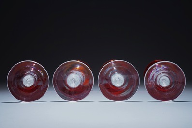 Een set van 4 slingerglazen met oranje kuip, 19e eeuw