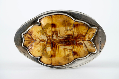 A silver-mounted tortoise shell box, 19th C.
