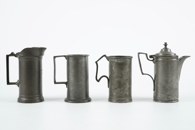 A collection of pewter wares, consisting of 18 jugs, plates, trays and bowls, 18/19th C.