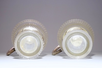 Une paire de verseuses en crystal aux couvercles en argent, prob. Allemagne, 19&egrave;me
