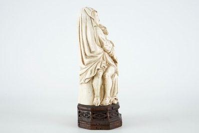 Une piet&agrave; en ivoire sculpt&eacute; neogothique, prob. Dieppe, 19&egrave;me