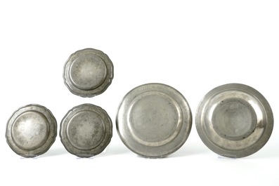 Een groot lot tin, bestaande uit 18 kannen, schotels, borden, 18/19e eeuw