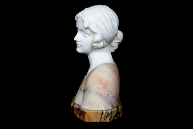 Guiseppe Bessi (1875-1922), Mignon, buste d'une fille en marbre blanc et rose
