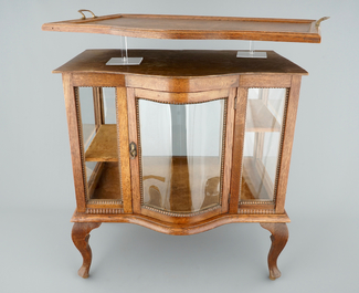 A wooden tea cabinet and a carved wood vase stand, 19/20th C.