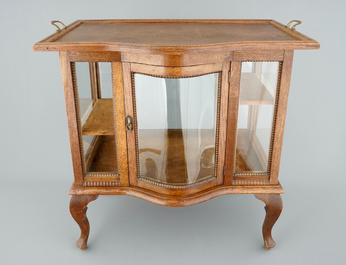 A wooden tea cabinet and a carved wood vase stand, 19/20th C.