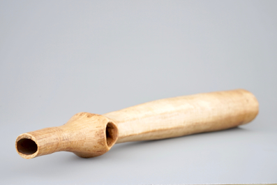 An African ivory trumpet, 19/20th C.