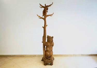 A carved wood coat and umbrella hall rack with two bears on a tree, Black Forest, 1st half 20th C.