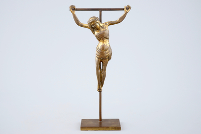 Christ sur la croix en bronze, traces de dorure, Flandres, 15&egrave;me
