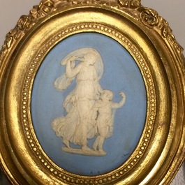 Een paar verguld bronzen wandapplieken met Wedgwood plaquettes, 19e eeuw