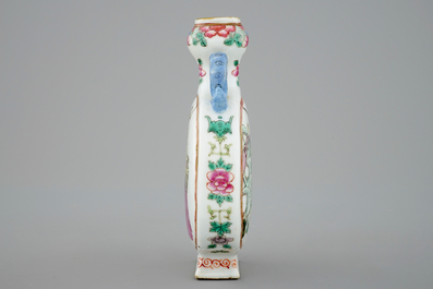 A fine small Chinese famille rose moon flask, early 19th C.