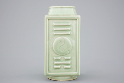 A Chinese celadon cong vase with Yongzheng six-character mark, 19/20th C.