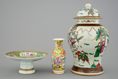 A varied collection of Chinese porcelain incl. a Ming dish, 16/19th C.