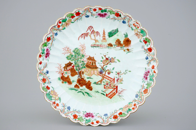 A Chinese lobed famille rose dish on feet, Qianlong, 18th C.