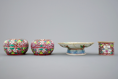 A pair of Chinese famille rose bowls and 3 covered boxes, 19th C.