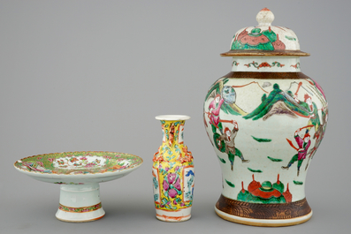 A varied collection of Chinese porcelain incl. a Ming dish, 16/19th C.