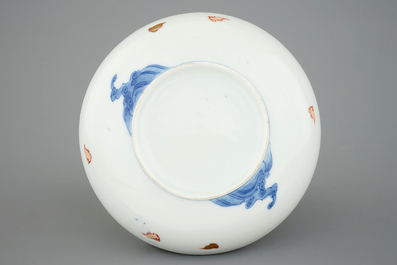 A small Japanese Kakiemon style saucer dish, 18/19th C.